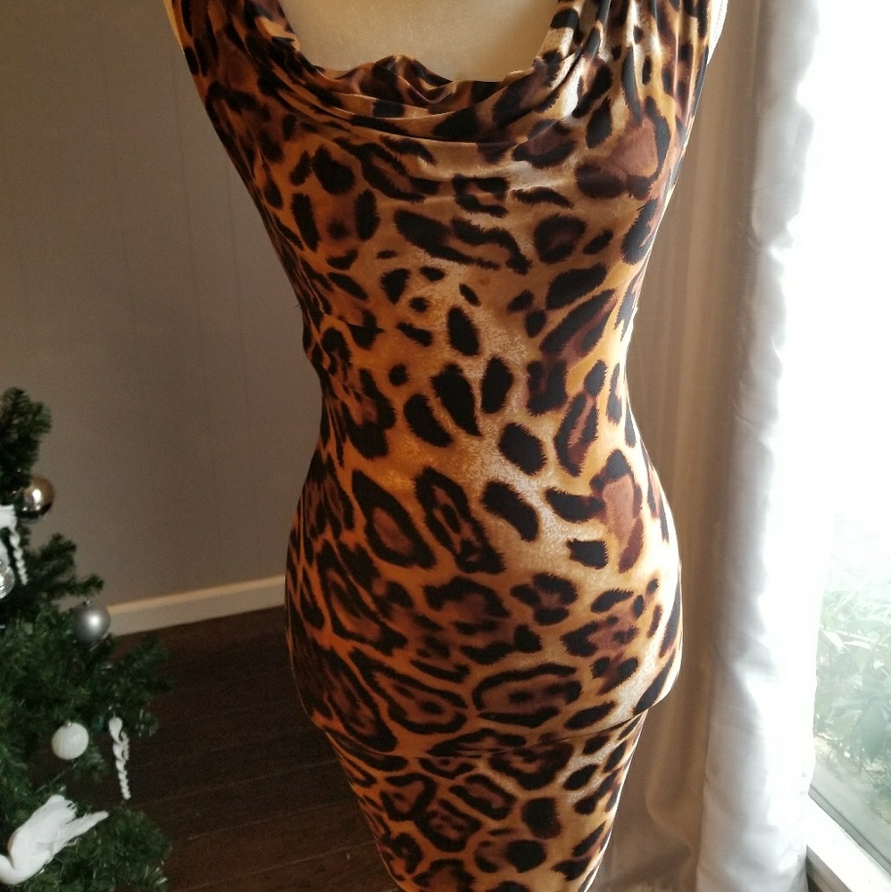 Animal print draped neck body hugging dress - Picture 6 of 7